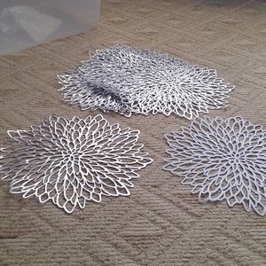 Set of 12 silver and white placemats